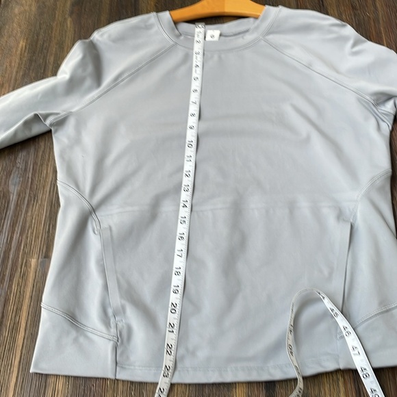Lululemon It’s Rulu Classic Fit Crew Fleece Sz 8 EUC - Picture 9 of 9